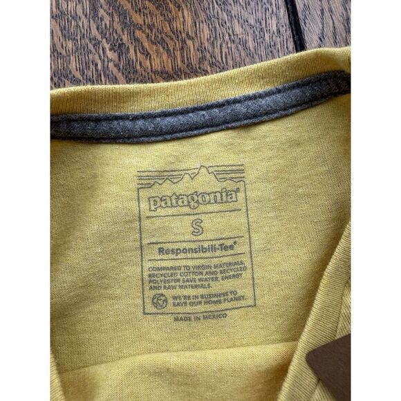 Patagonia P-6 Logo Responsibili-Tee Mens Size Small T-Shirt Milled Yellow NWT - Picture 3 of 7